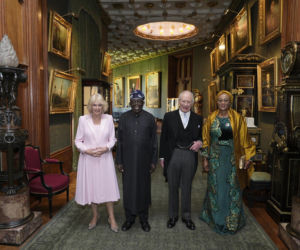 Wszyscy mówią o księżnej Kate. Na głowie ma tiarę Diany, w uszach kolczyki zmarłej królowej