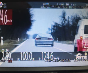 Pomylili miasto z autostradą. W terenie zabudowanym gnali z prędkością ponad 100 km/h