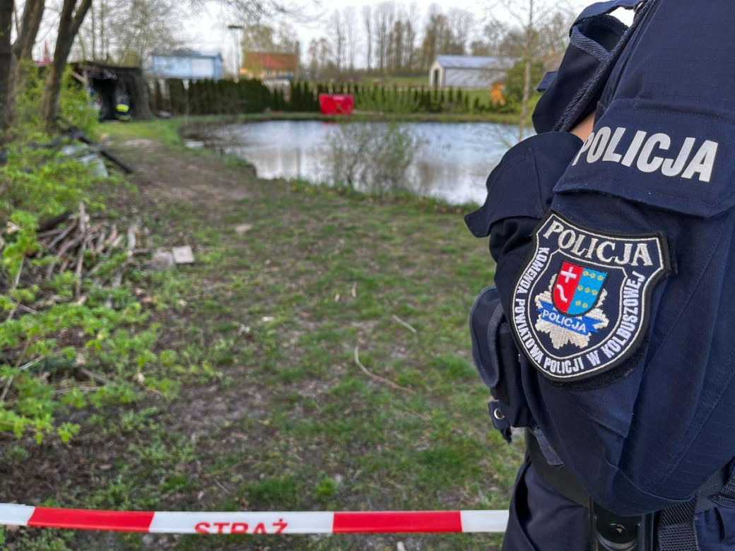 Przyłęk: Zwłoki 40-latka unosiły się na wodzie! Przerażające odkrycie w stawie