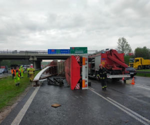 Nawet 3 godziny potrwają utrudnienia na autostradzie A4 w Mysłowicach, gdzie przewróciła się ciężarówka [ZDJĘCIA]