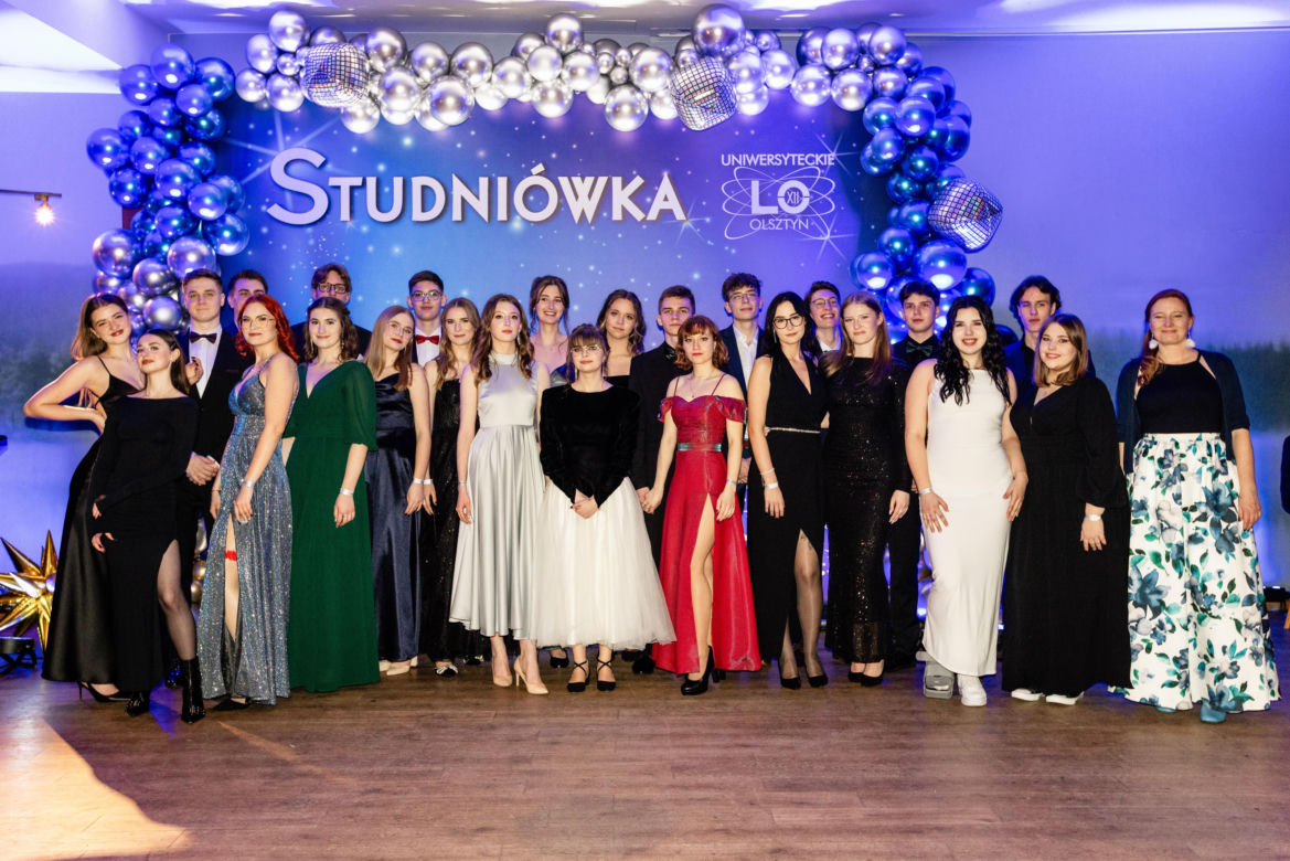 Studniówka XII Liceum Ogólnokształcącego w Olsztynie. Tak bawili się maturzyści. Zobacz zdjęcia!
