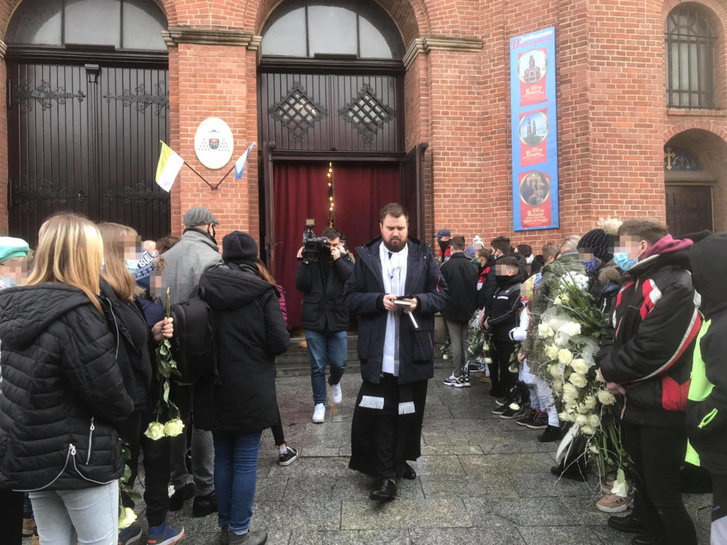 Ciężarną 13-latkę zabił jej 15-letni chłopak. Pogrzeb Patrycji z Bytomia [RELACJA Z UROCZYSTOŚCI]