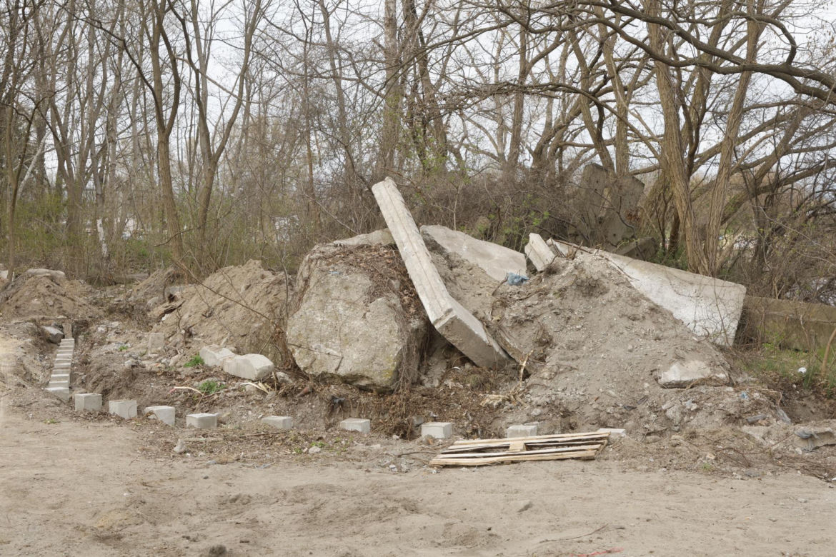 W Warszawie powstaje drugie "lapidarium". Miasto nie usunie betonowych odpadów. "To artefakty"