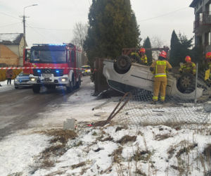 Skasowała auto, zadrapała się tylko w palec