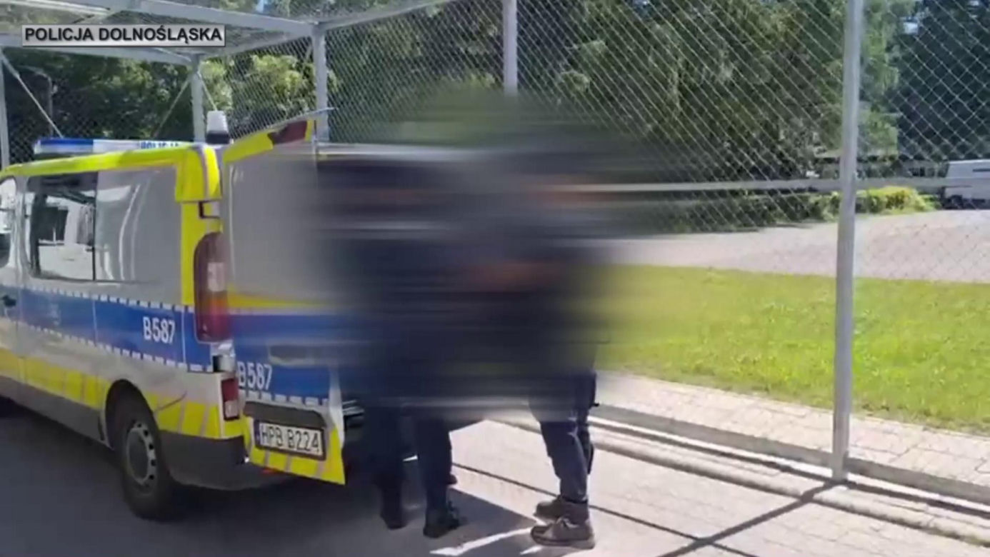 Jelenia Góra. 51-latka uciekła po uwięzieniu w pustostanie. Była wielokrotnie bita przez 40-latka.