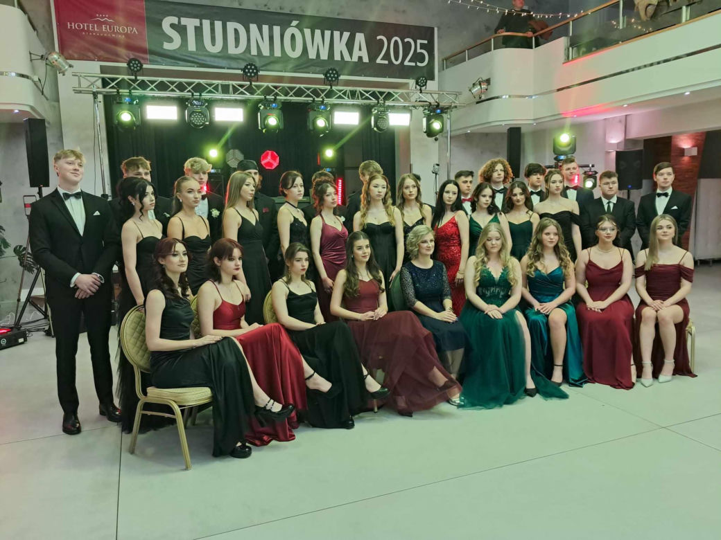 Studniówki 2025. Zobaczcie jak bawili się maturzyści skarżyskiego "Mickiewicza"