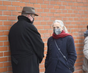 Pogrzeb Krzysztofa Kowalewskiego. Żona i córka aktora na Starych Powązkach