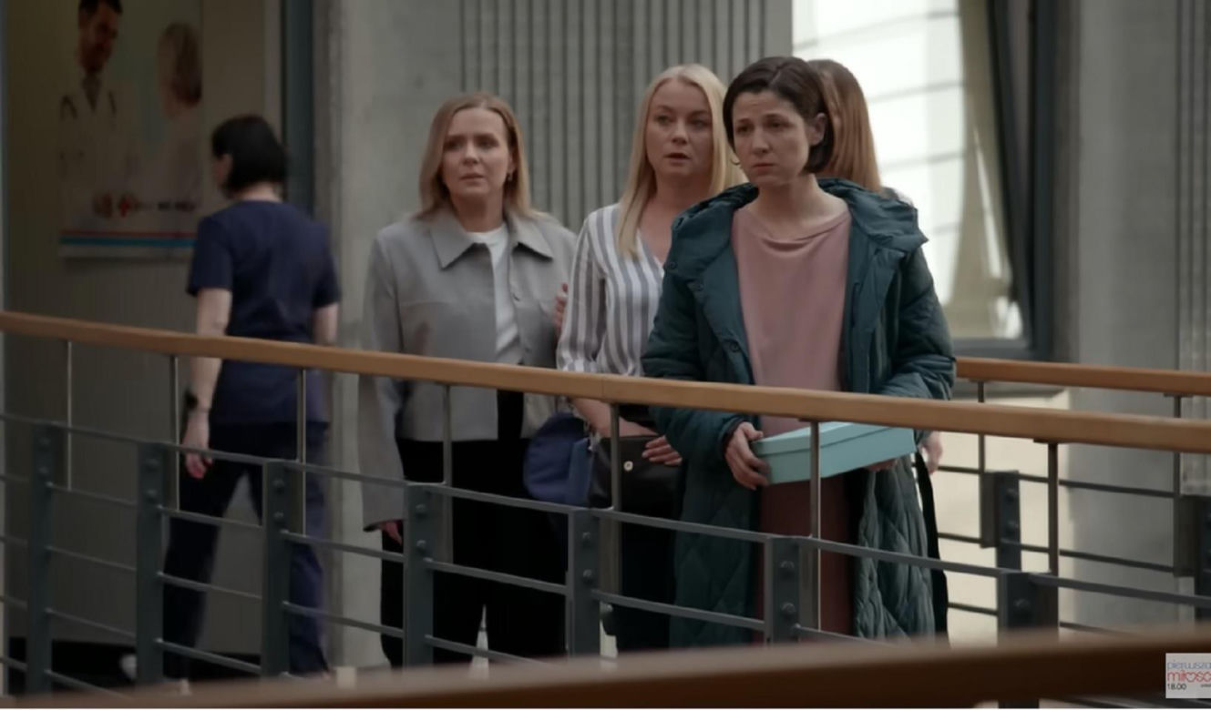 Pierwsza miłość odc. 4043. Kinga (Aleksandra Zienkiewicz), Marysia (Aneta Zając), Emilka (Anna Ilczuk)