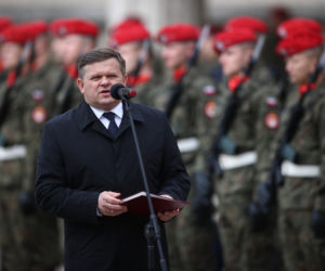 Senator PiS nie wytrzymał! Po tym pytaniu chciał wyrwać dziennikarce TVP mikrofon! 