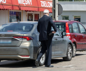 Poseł PiS przejechał 10 km po karmę dla kota