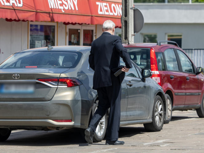 Poseł PiS przejechał 10 km po karmę dla kota