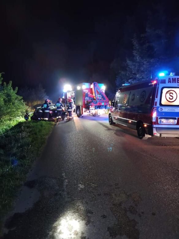 Ciechanów. Zatrzymał się, by pomóc kobiecie! Doprowadził do czołowego zderzenia!