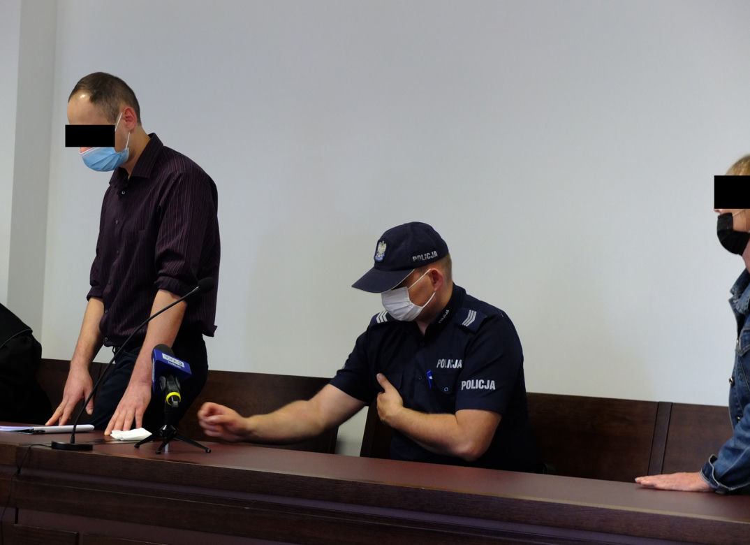 Zabił ojca, matka pomagała mu zacierać ślady. Do tragedii doszło przez ojca?