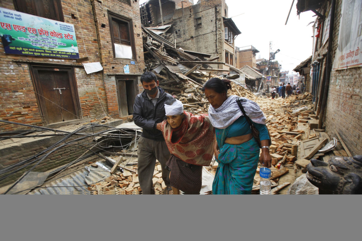 Ziemia pochłonęła Nepal
