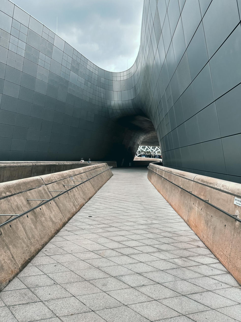 Zaha Hadid i jej Dongdaemun Design Plaza w Seulu