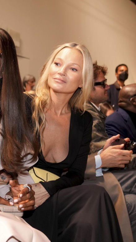 Kate Moss odmładza się światłem Księżyca! Sekret modelki ujawniony