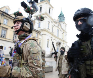 30. Finał WOŚP w Warszawie. Wolontariusze kwestują na ulicach, nie pokonała ich wichura