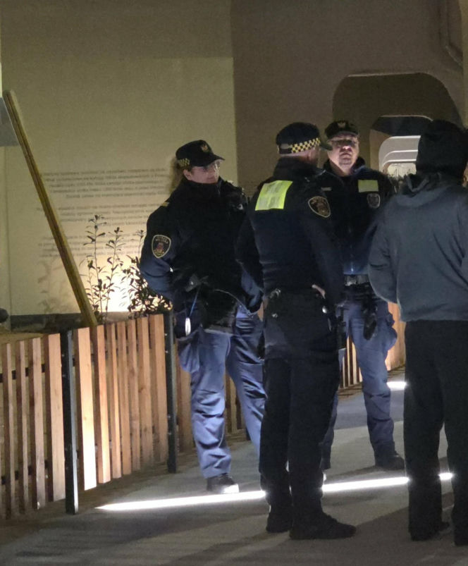 Kobieta pobita i spryskana gazem na rynku w Krakowie. Miała rozerwane ucho