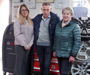 Urząd kazał mu zapłacić 2 miliony złotych, bo przekazał opony fundacji. Pan Sławomir 8 lat walczył o sprawiedliwość