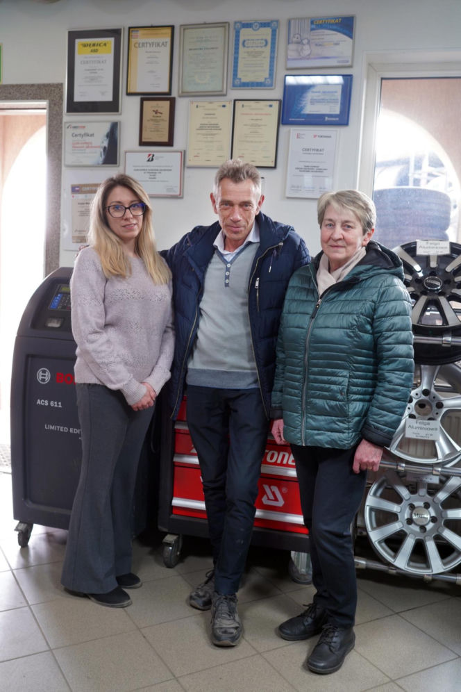 Urząd kazał mu zapłacić 2 miliony złotych, bo przekazał opony fundacji. Pan Sławomir 8 lat walczył o sprawiedliwość