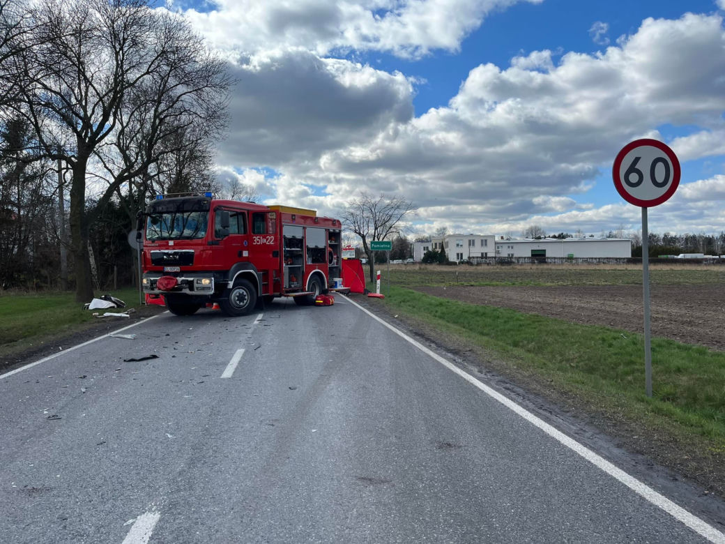 Śmiertelny wypadek pod Skierniewicami! 31-latek bez szans w zderzeniu z dostawczakiem [ZDJĘCIA]