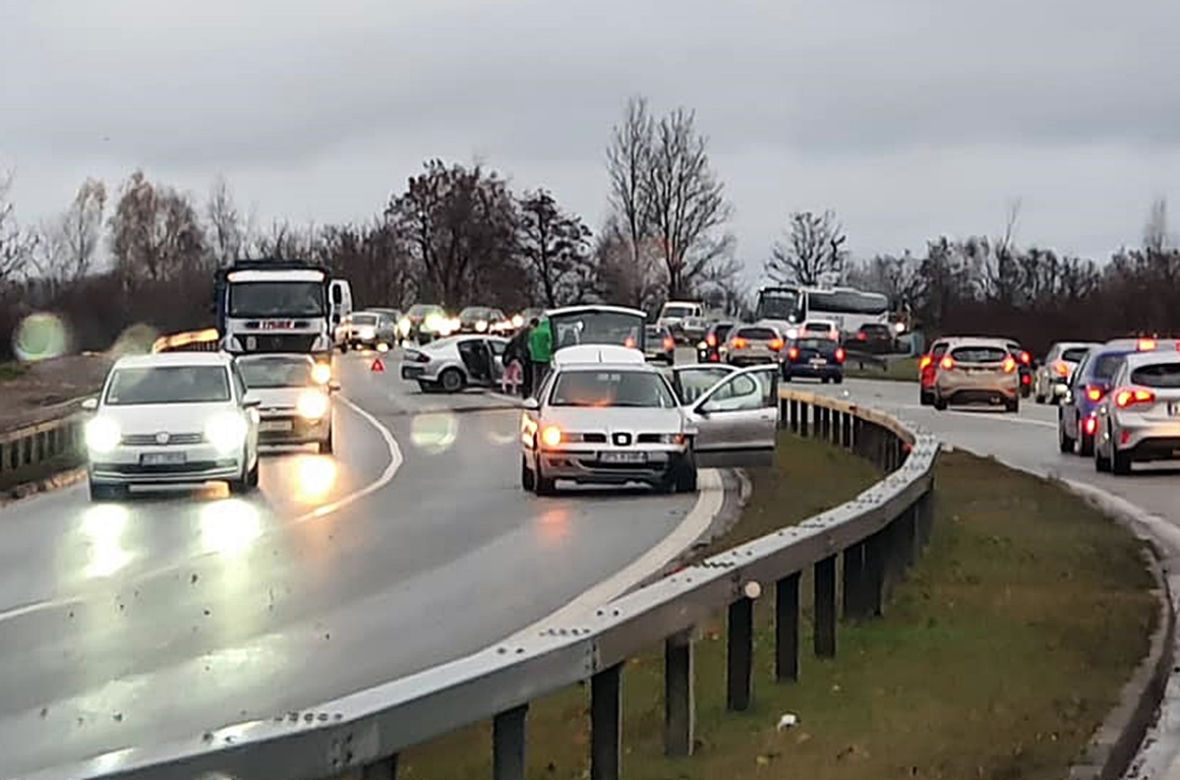 Wypadek w Piekarach Śląskich. Tworzą się korki