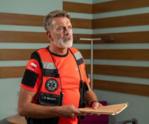 Na sygnale. Pacjent wstaje z grobu, a w bazie wybucha bunt