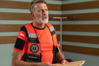 Na sygnale. Pacjent wstaje z grobu, a w bazie wybucha bunt