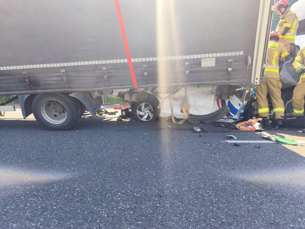Karambol na autostradzie A1! Trzy auta rozbite, droga w stronę Łodzi zablokowana