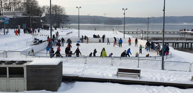 Lodowisko w Centrum Rekreacyjno-Sportowym Ukiel