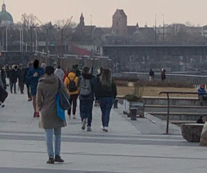 Tłumy nad Wisłą podczas epidemii