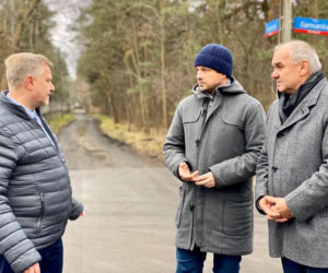Spotkanie z mieszkańcami w Wawrze, utwardzanie dróg