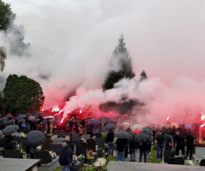 Tłumy ludzi pożegnały zamordowanego kibica w Krakowie