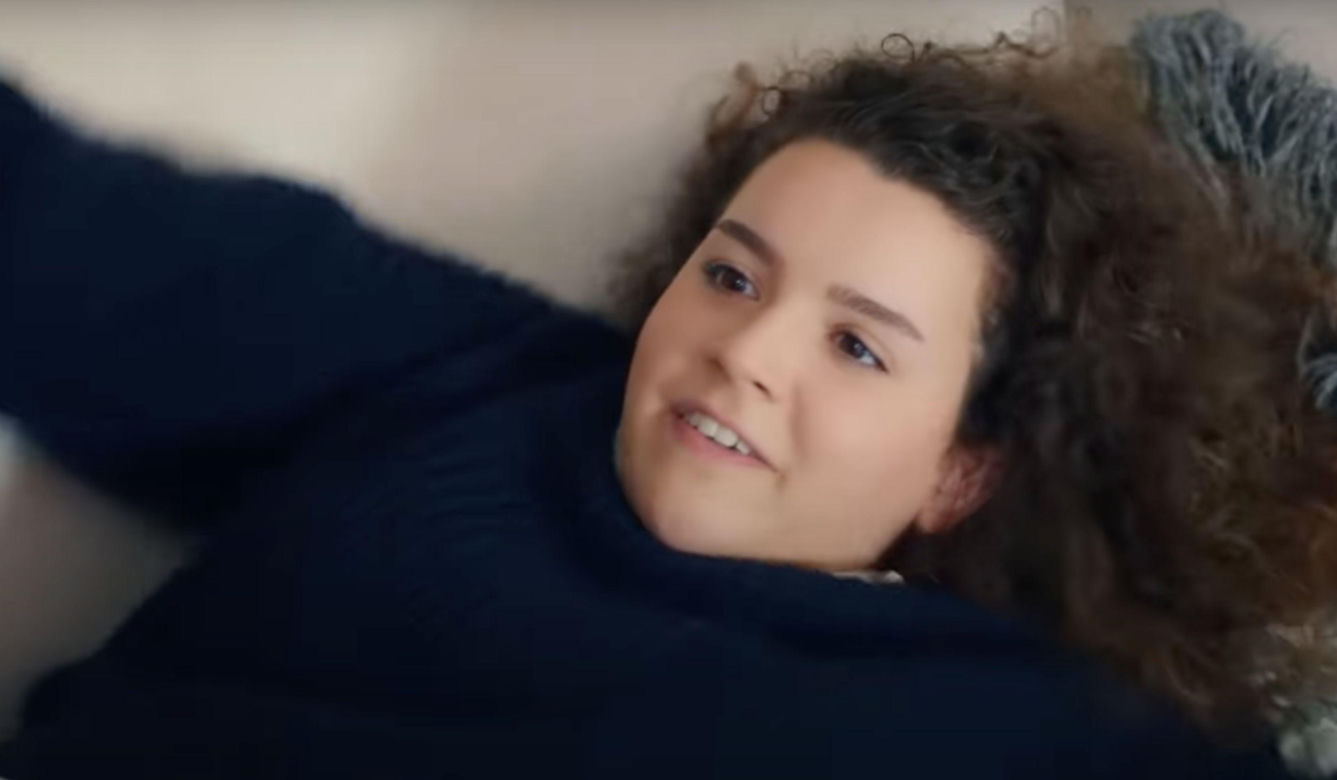 Ege oświadczy się Melis i pomoże Bulentowi, który wda się w bójkę.