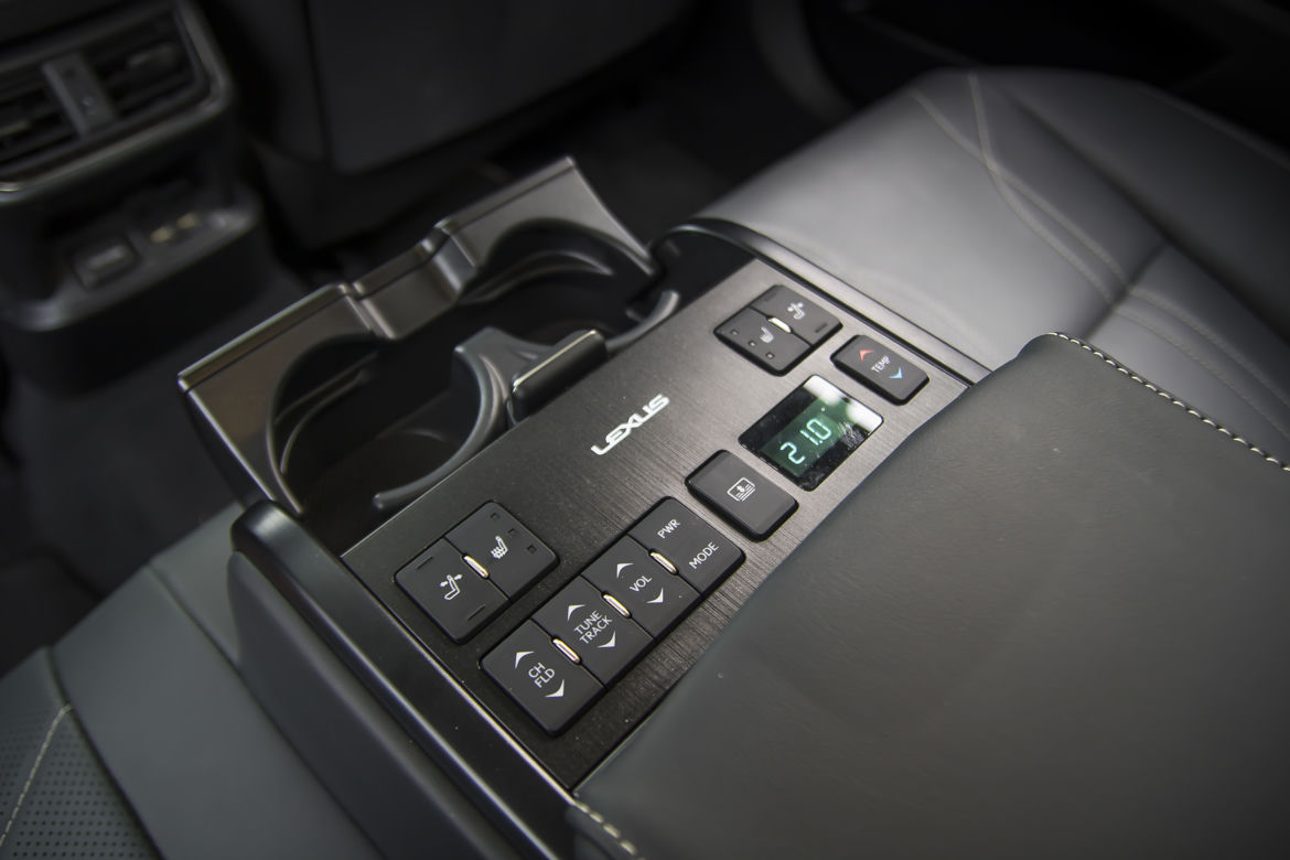Lexus ES 300h Omotenashi