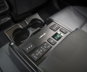 Lexus ES 300h Omotenashi