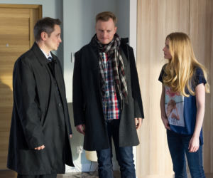 Na Wspólnej odcinek 2239. Elżbieta (Paulina Chapko), Igor (Kuba Wesołowski), księgowy Jakuba (Sebastian Domagała)