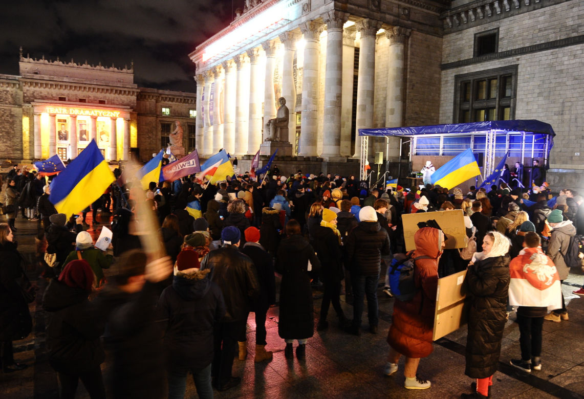 Warszawa solidarna z Ukrainą. Trzaskowski na wiecu RELACJA