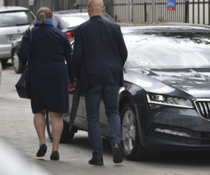 Pawłowicz modli się z ochroniarzem