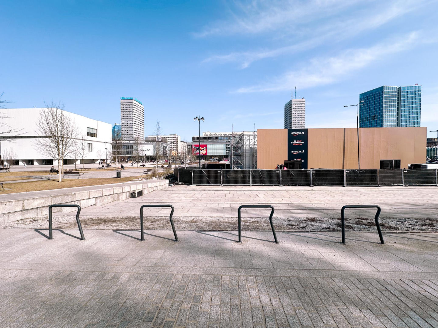 Unboxing Amazon - reklamowy pawilon na Placu Centralnym w Warszawie