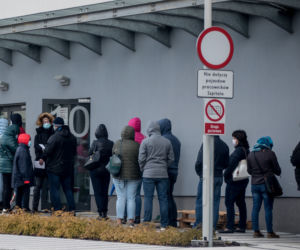 Ogromne kolejki do testów na koronawirusa w Krakowie