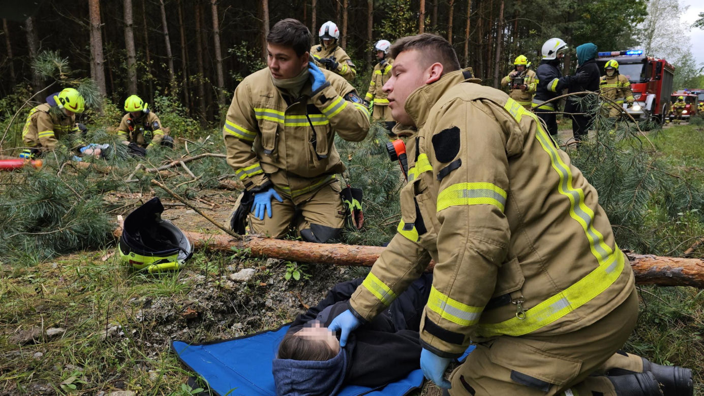 Trąba powietrzna przeszłą pod Warszawą. Pole namiotowe zniknęło w powierzchni ziemi. 26 osób potrzebowało pomocy