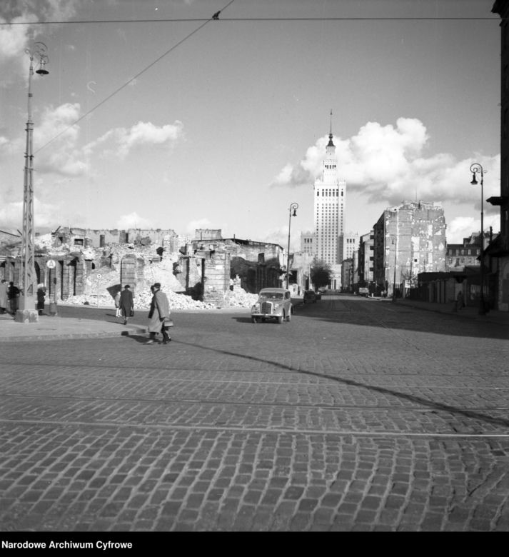 QUIZ PRL. Pałac Kultury i Nauki w Warszawie. Zmierz się z historią dziarskiego 70-latka? 