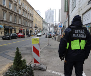 Armagedon w centrum Warszawy. Auta w kolejce do wypisania mandatów! Rozkopują pl. Pięciu Rogów