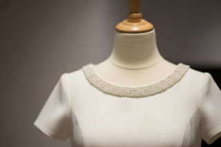 Marta Nawrocka licytuje sukienkę. Jaki rozmiar nosi Pierwsza Dama?