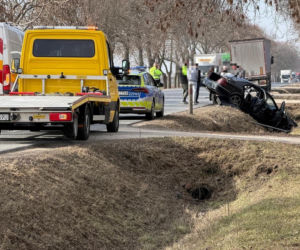 Twarde lądowanie w rowach. Pechowy koniec dwóch różnych podróży