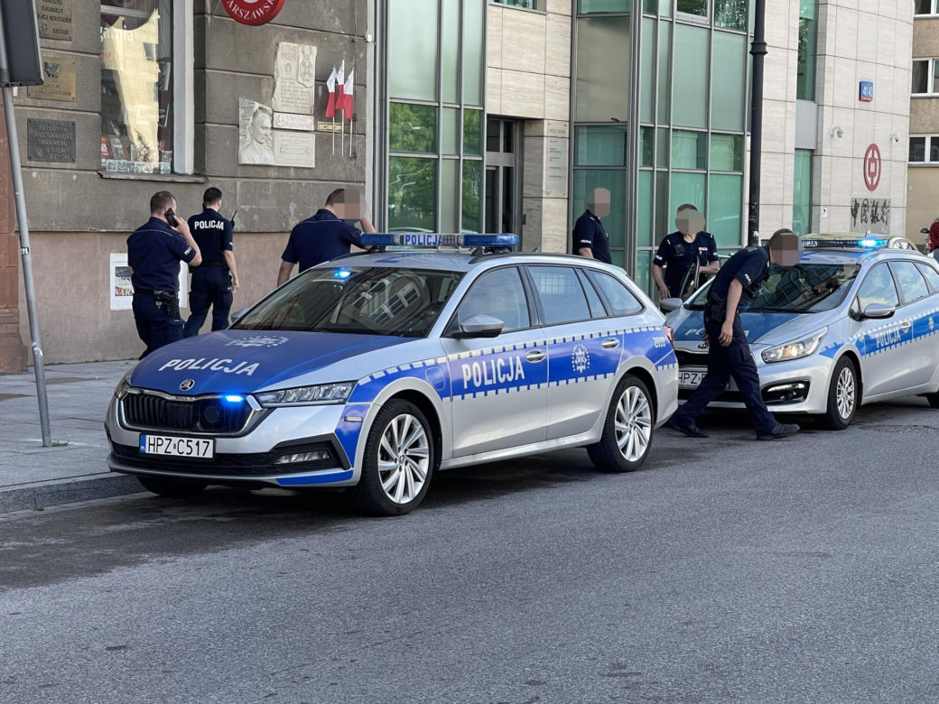 Horror. Atak Gruzinów z nożami w barze w Śródmieściu! Dwie osoby w szpitalu