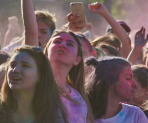 Lublin: Festiwal Kolorów 2018. Kolory Holi wystrzeliły w powietrze!
