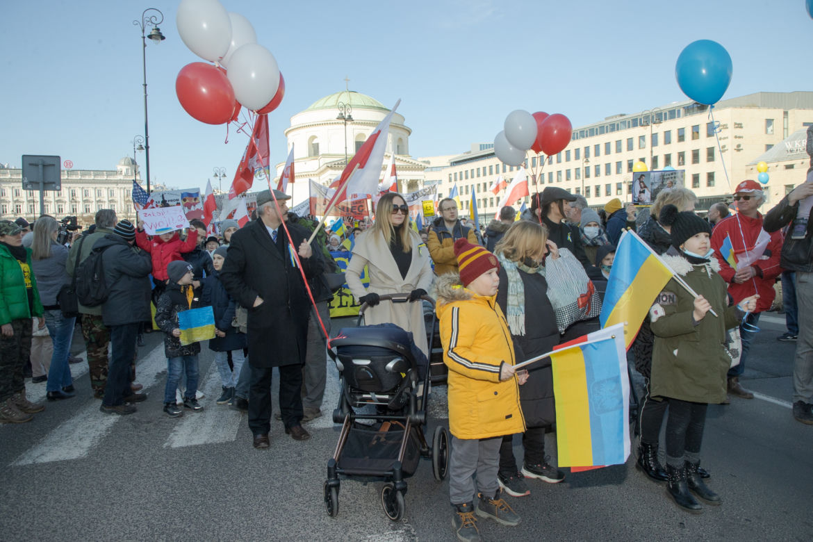 Warszawa. Manifestacja pod hasłem: Matki wołają przestańcie strzelać do dzieci!