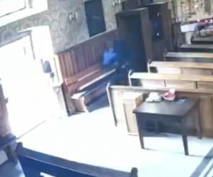 Po kradzieży kościelnej skarbony schował się pod folią na truskawki